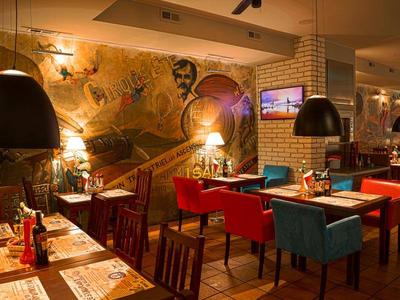 El Globo Pub & Restaurant